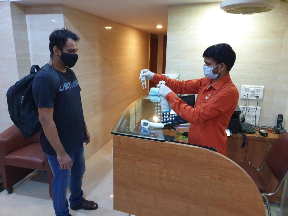 Hotel Alibaba Mumbai Exteriör bild