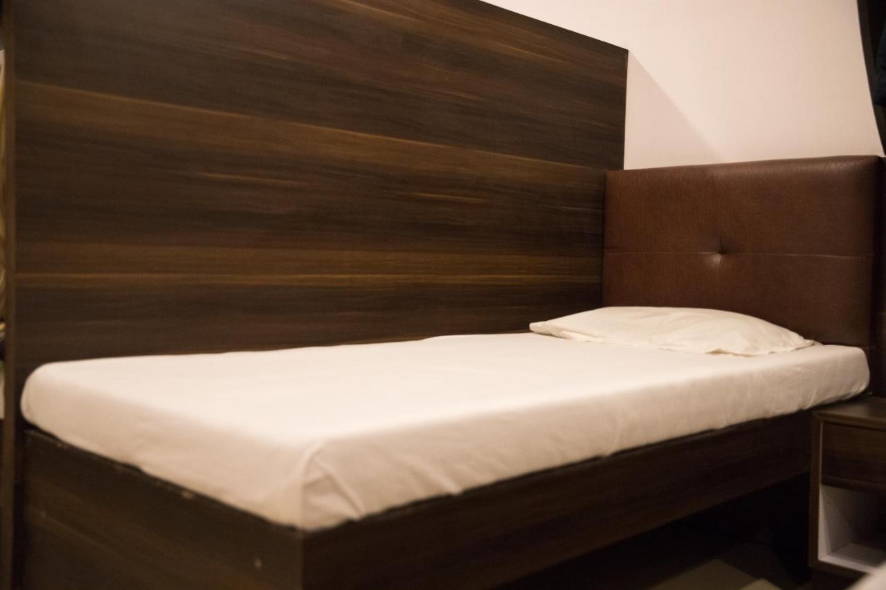 Hotel Alibaba Mumbai Exteriör bild