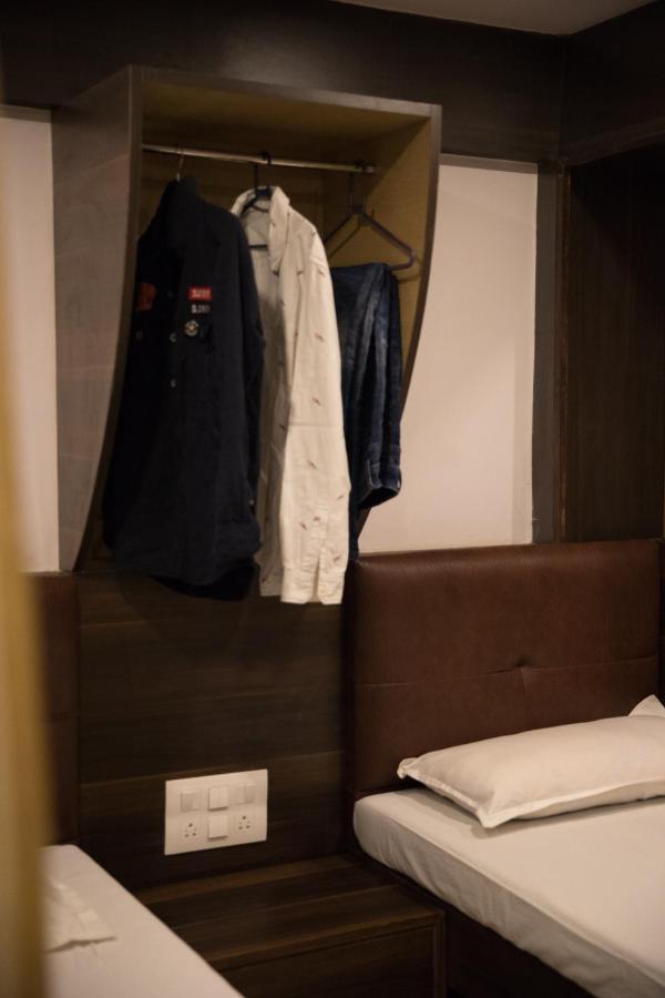 Hotel Alibaba Mumbai Exteriör bild