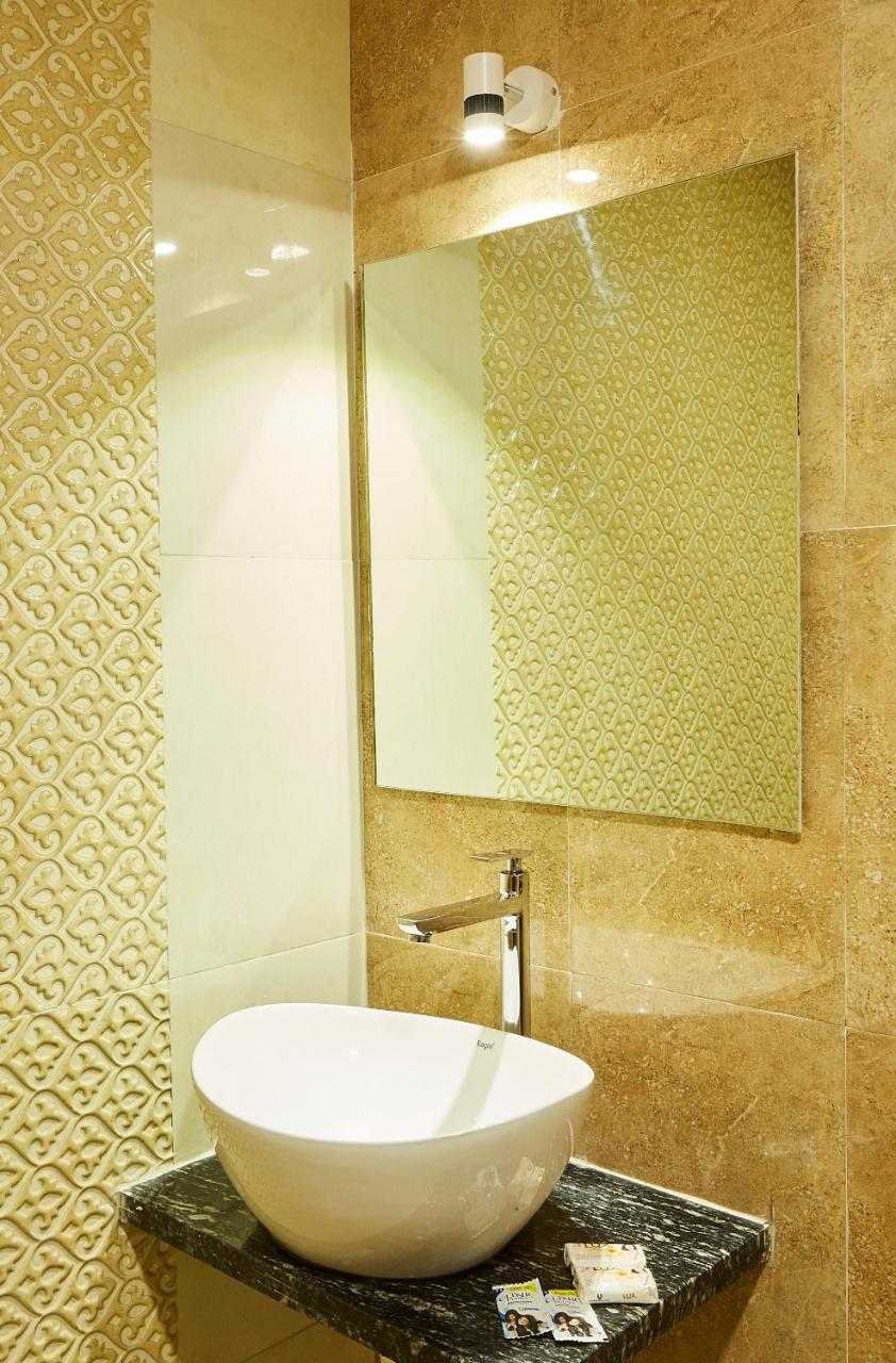 Hotel Alibaba Mumbai Exteriör bild