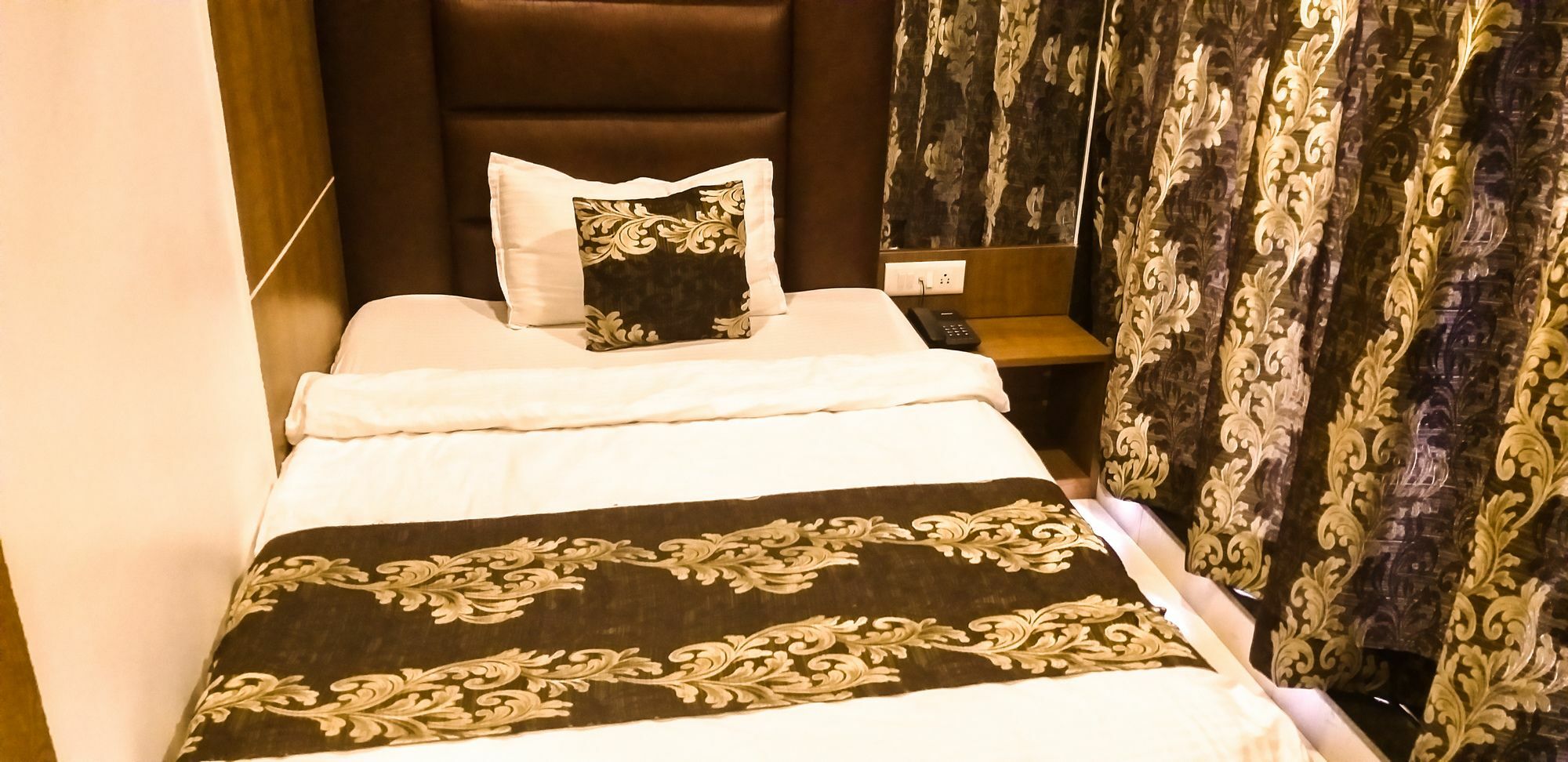 Hotel Alibaba Mumbai Exteriör bild